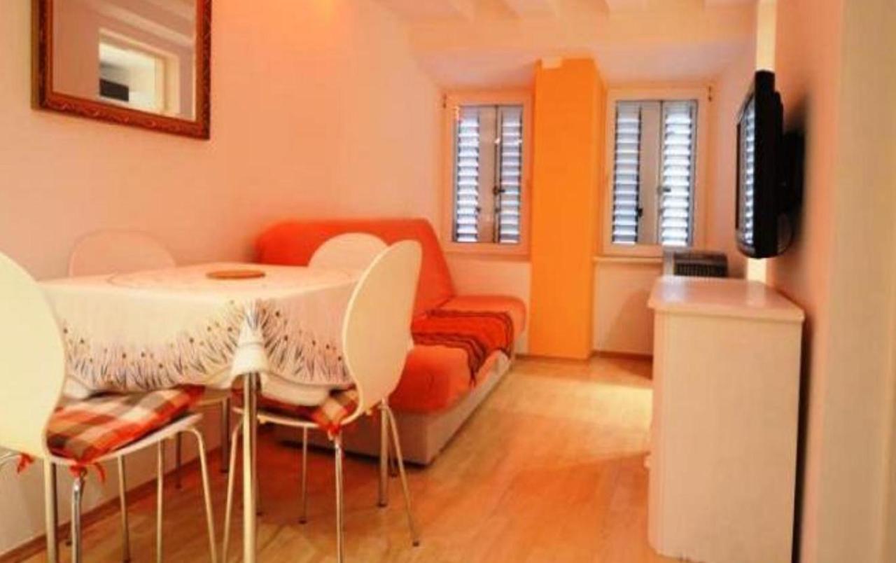 Excelsior Apartments Rovigno Esterno foto